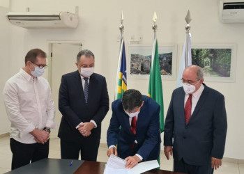 Piauí celebra contrato de compra de 37 milhões doses da vacina Sputinik